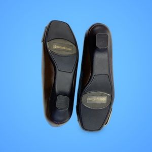 Naturalizer size 7.5 women’s flat shoes.